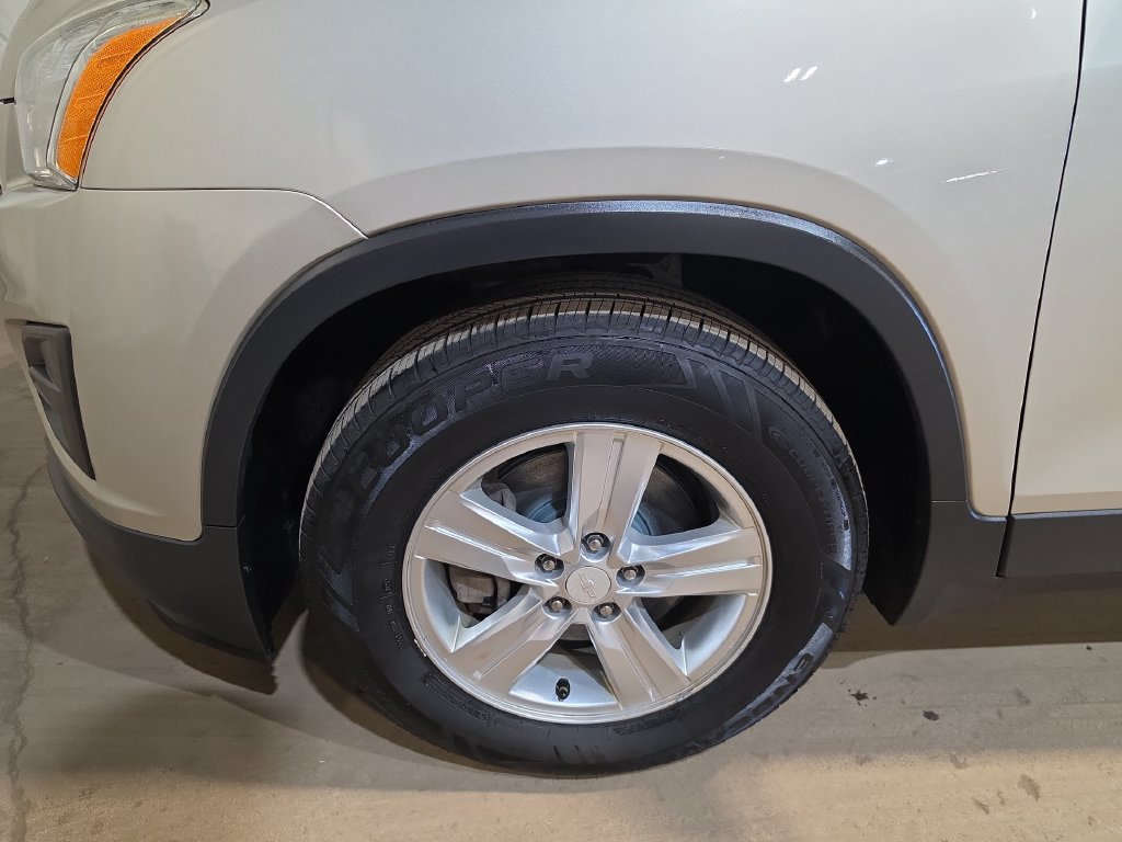 Used 2016 Chevrolet Trax LT w/ LT Convenience Package FWD image 18