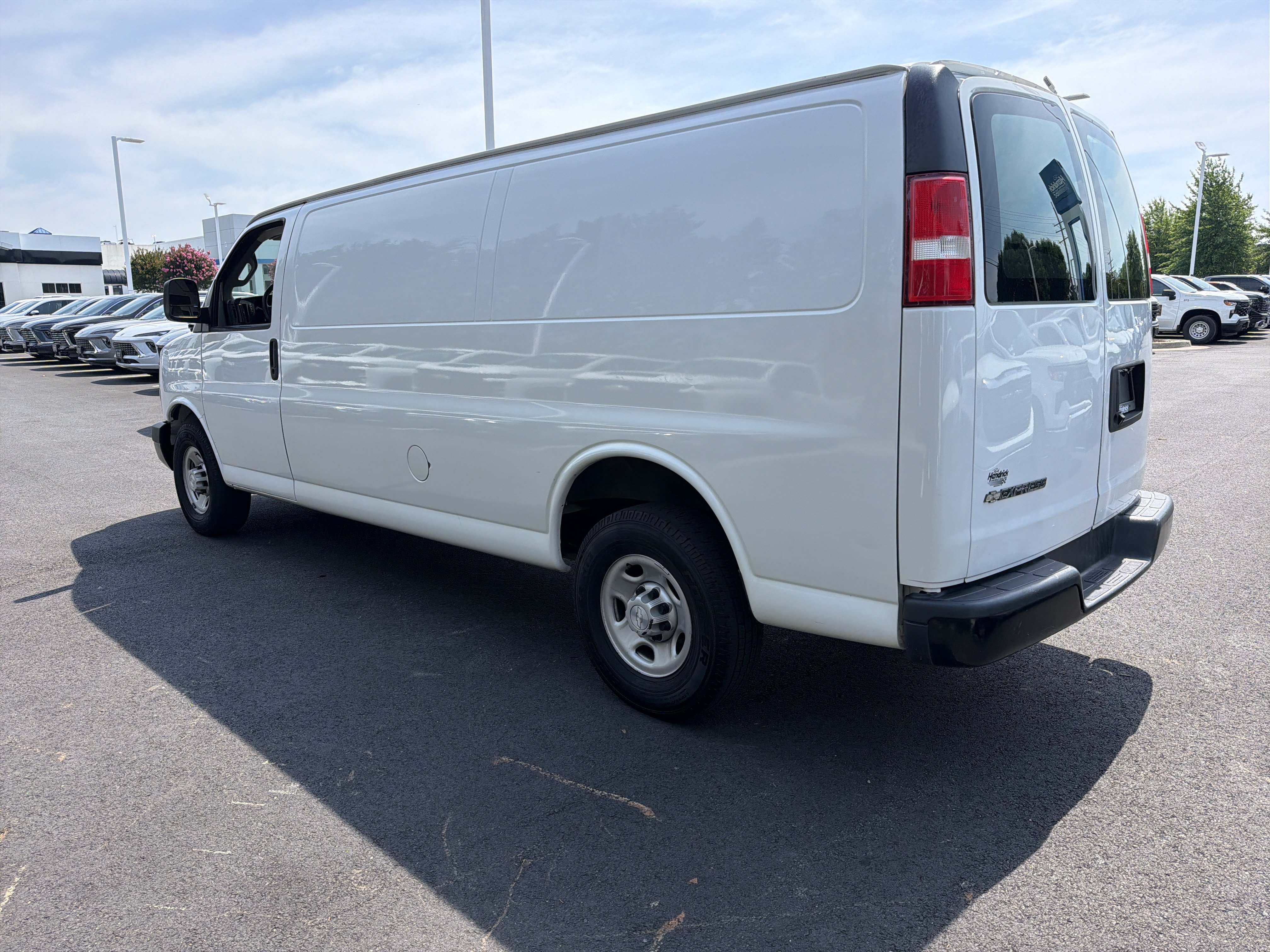 Used 2018 Chevrolet Express 2500 Extended RWD image 8