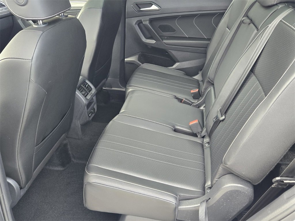 Used 2022 Volkswagen Tiguan SE R-Line image 12