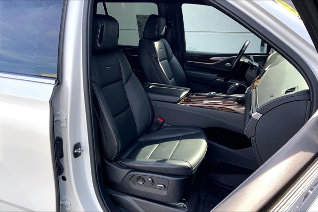 Used 2022 Cadillac Escalade Luxury AWD/4WD image 6