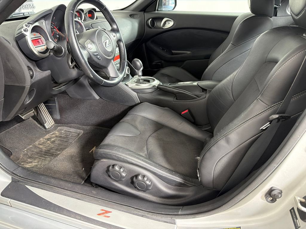Used 2009 Nissan 370Z Touring w/ Aerodynamics Pkg image 9
