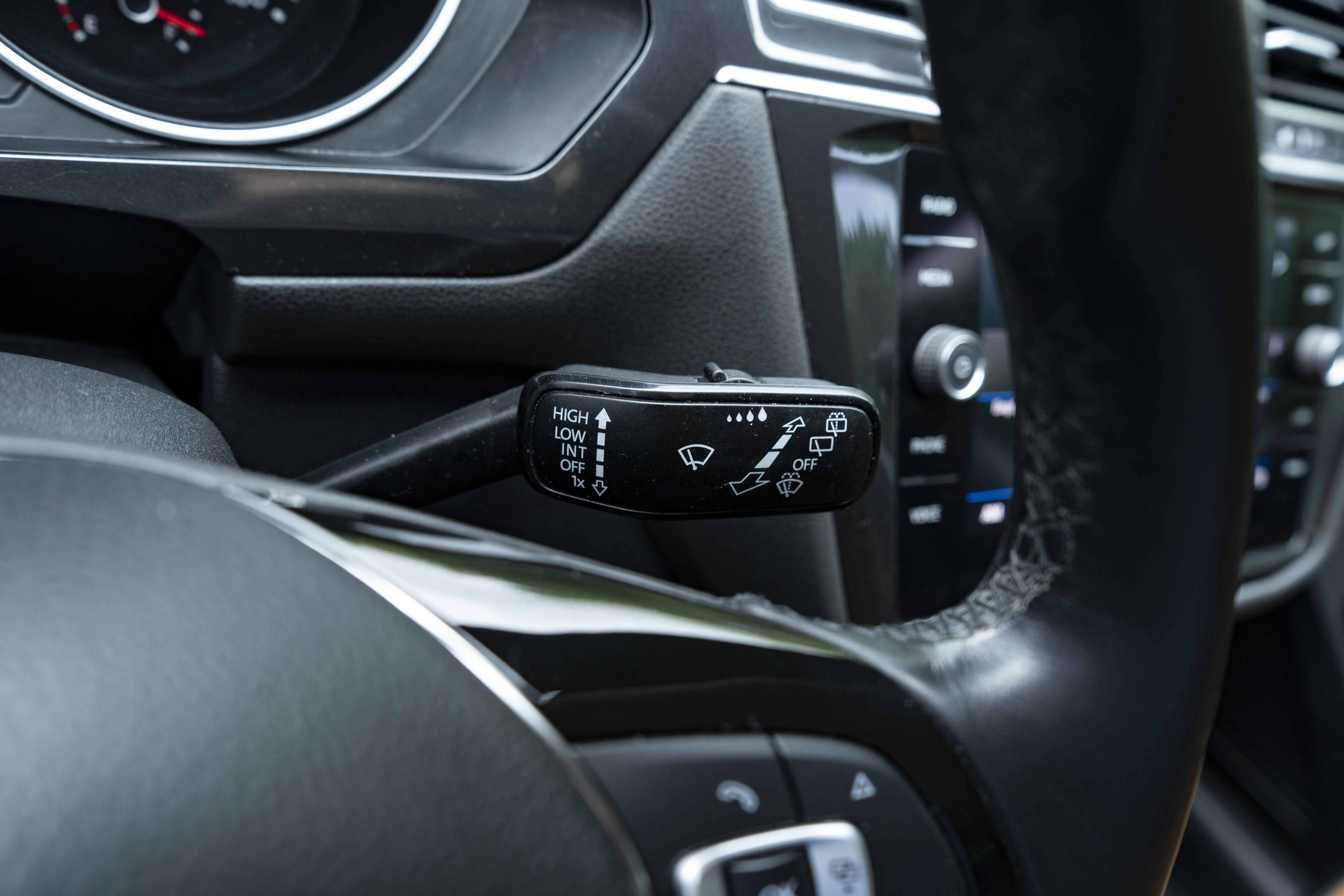 Used 2018 Volkswagen Tiguan SE image 24