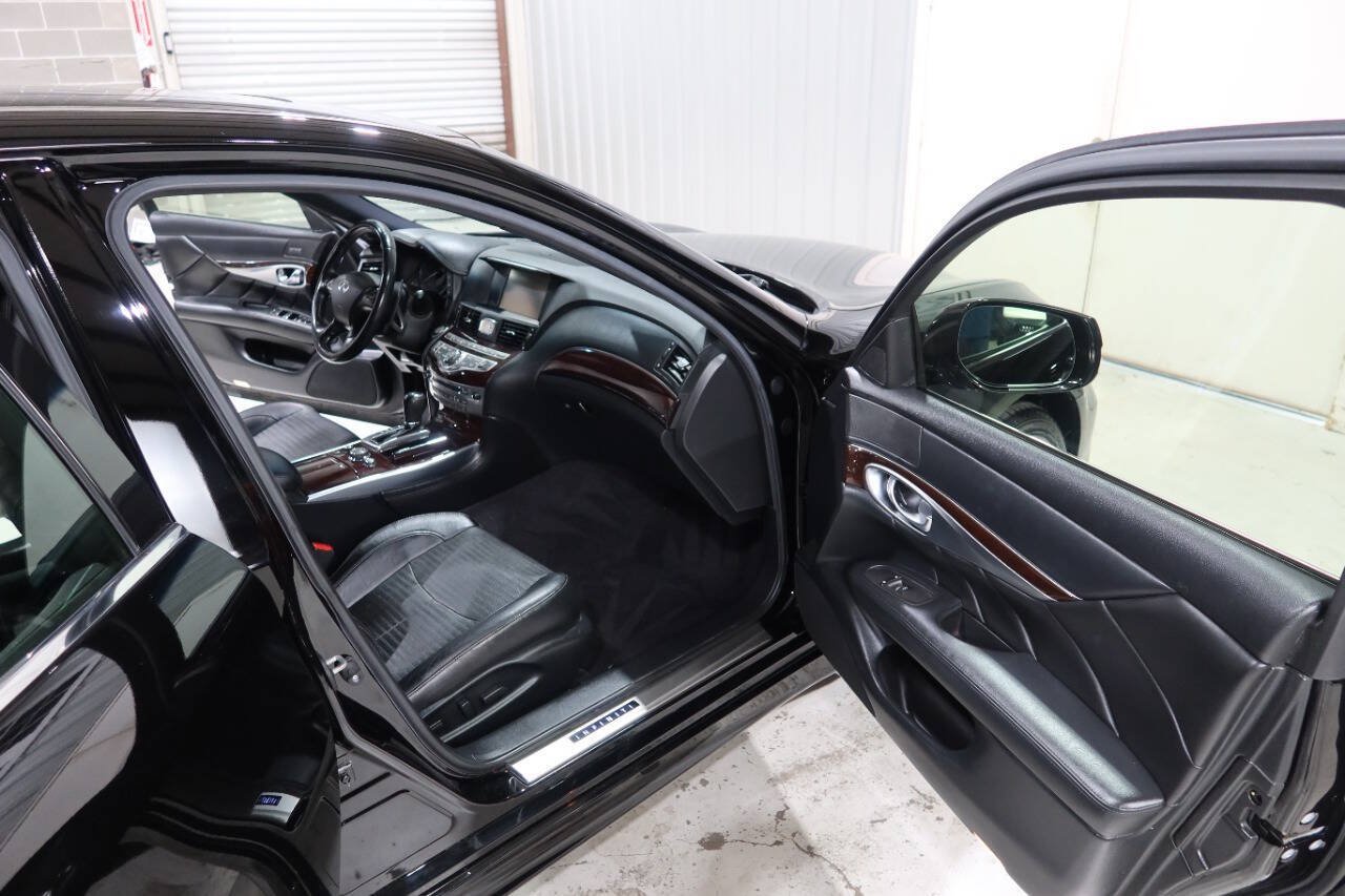 Used 2015 INFINITI Q70 3.7 w/ Sport Package RWD image 12