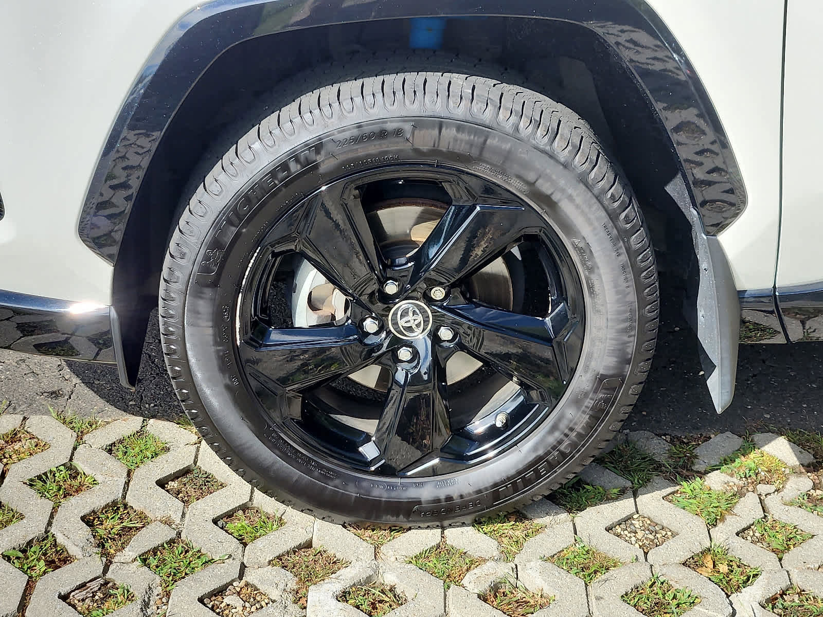 Used 2019 Toyota RAV4 XSE image 9