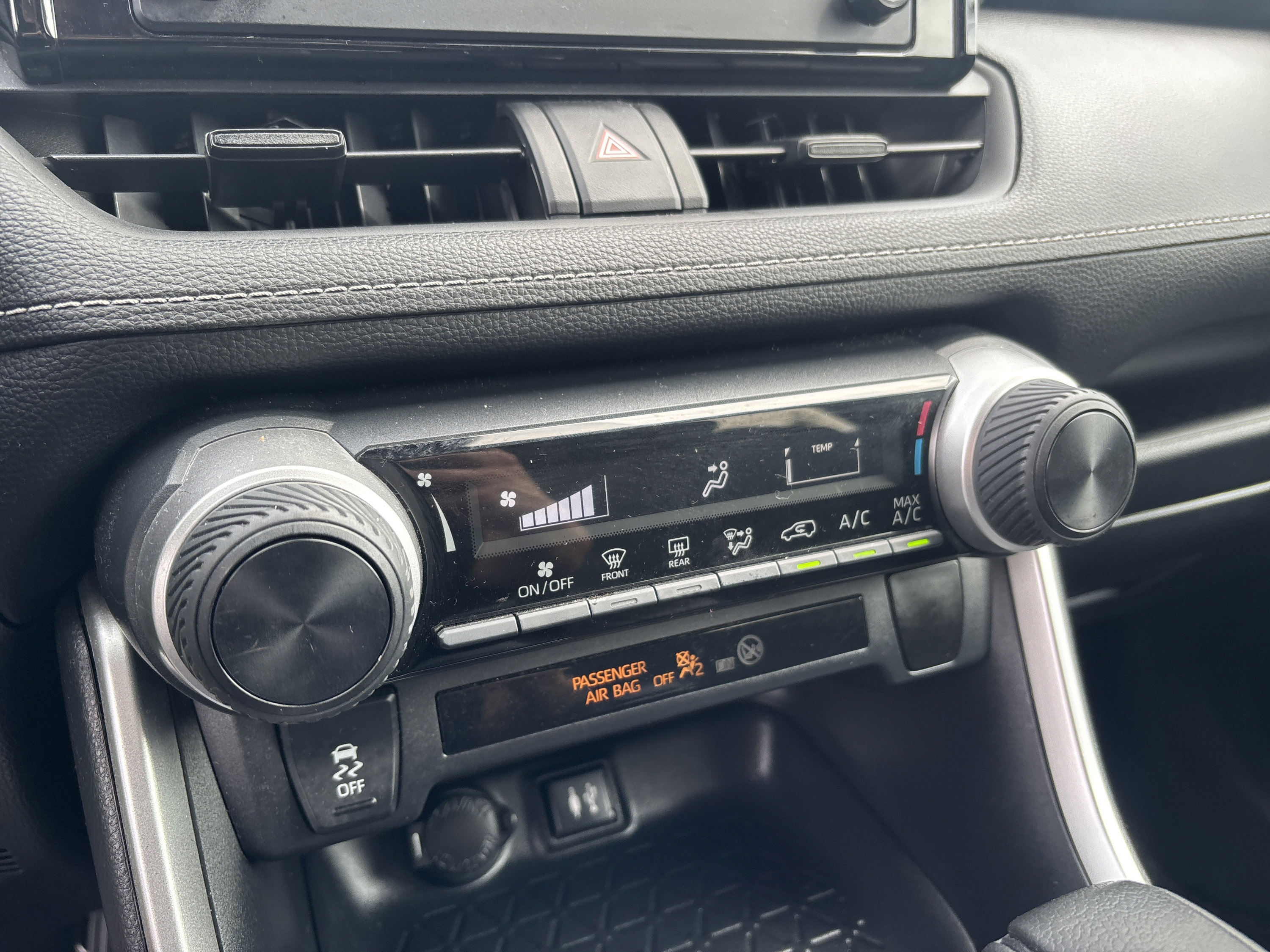 Used 2019 Toyota RAV4 LE w/ Carpet Mat Package FWD image 14