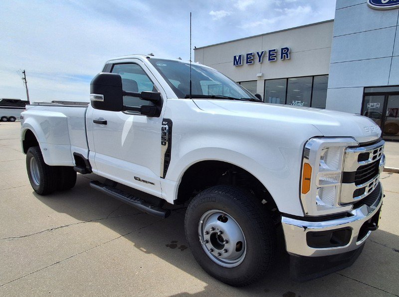 Used 2023 Ford F350 XLT image 2