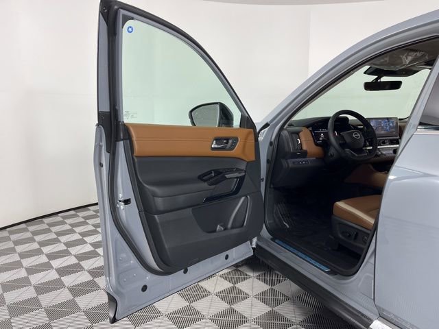 New 2026 Nissan Pathfinder Platinum image 16