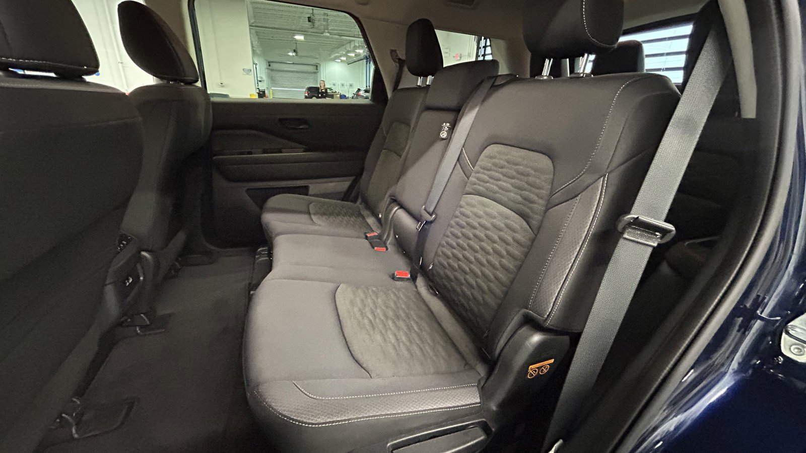 Used 2025 Nissan Pathfinder SV image 12