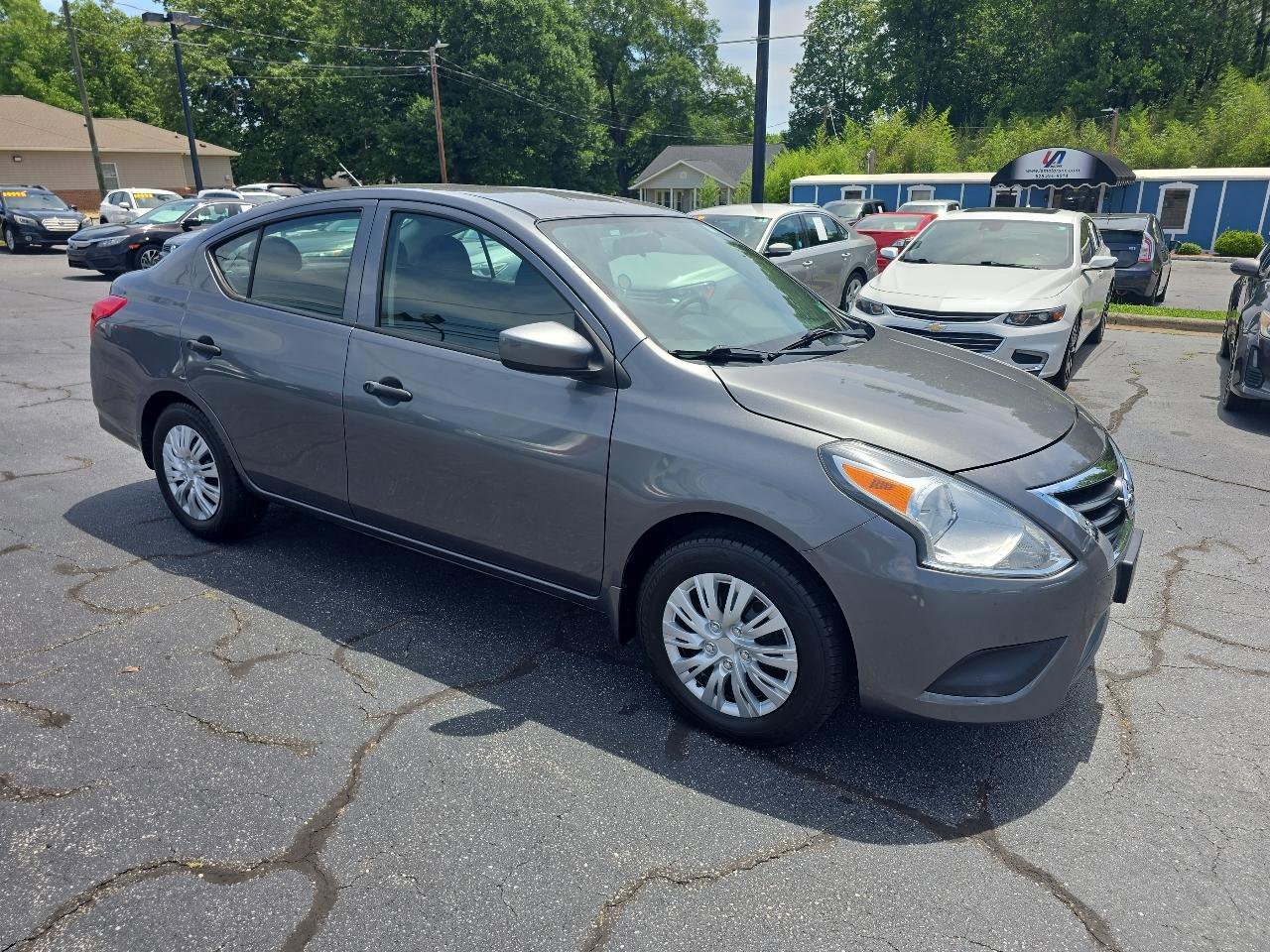 Used 2018 Nissan Versa S FWD image 3