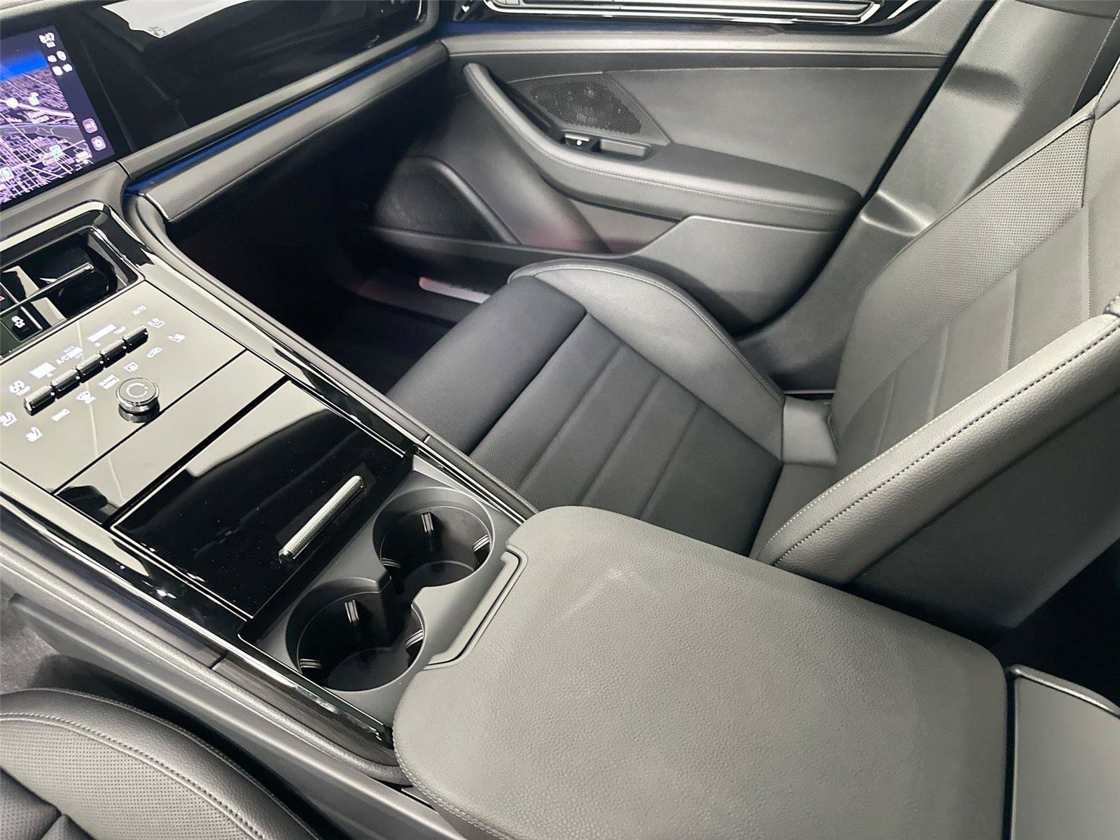 Certified 2026 Porsche Panamera 4 AWD/4WD image 30