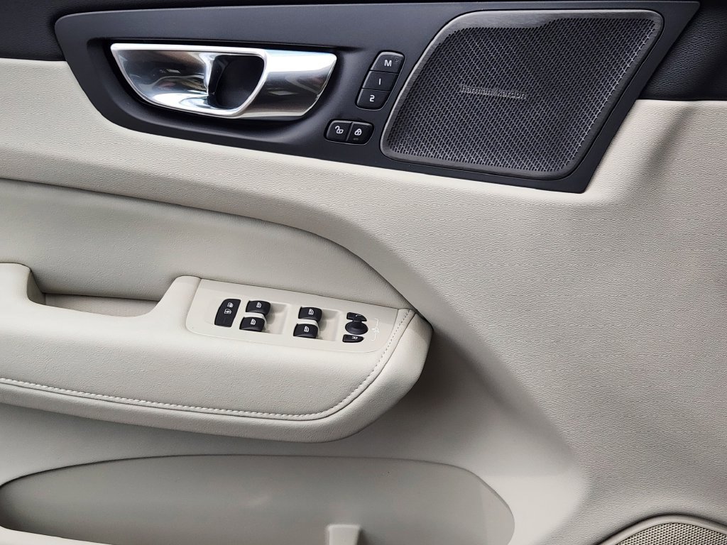 New 2026 Volvo XC60 B5 Ultra w/ Climate Package AWD/4WD image 13