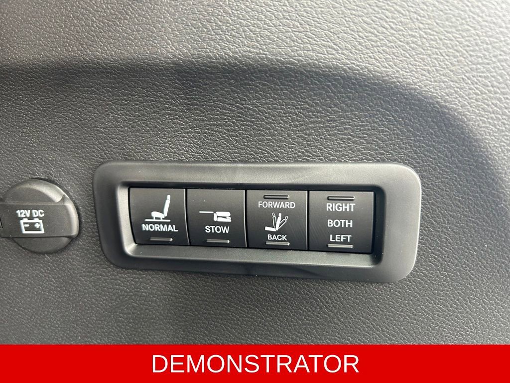 New 2026 Chrysler Pacifica Pinnacle image 33