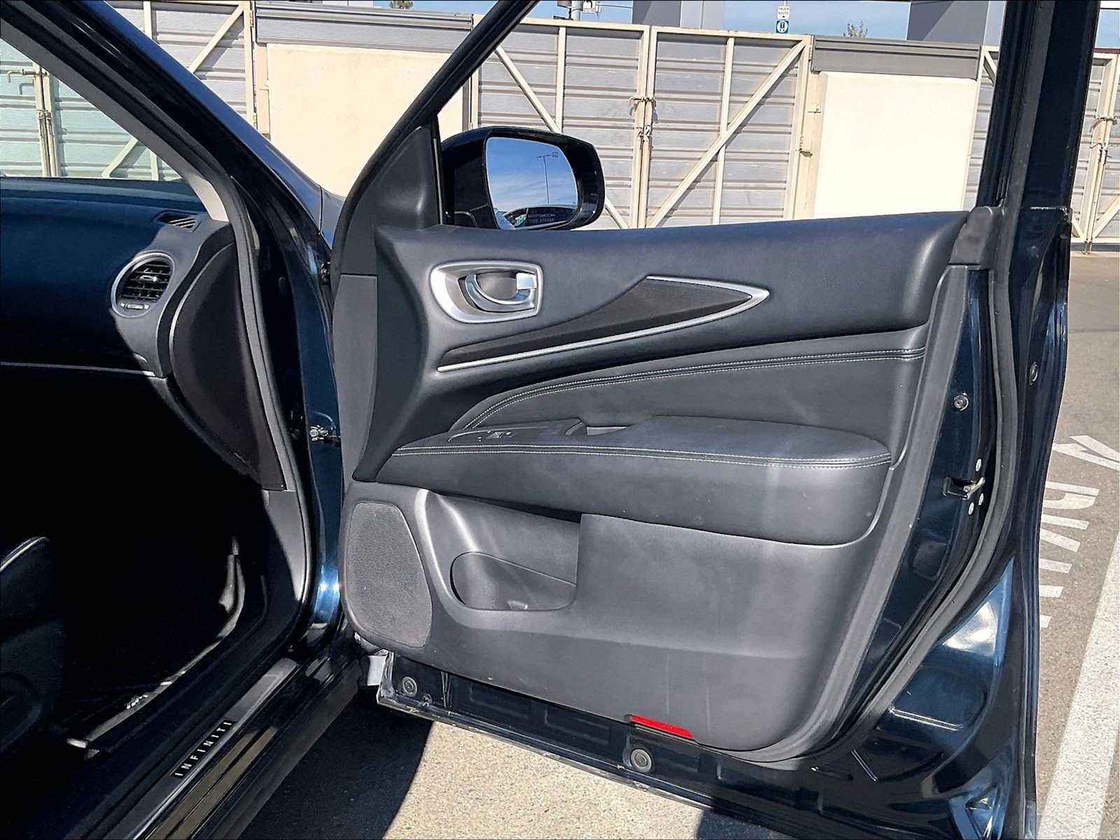 Used 2016 INFINITI QX60 FWD w/ Premium Plus Package image 25