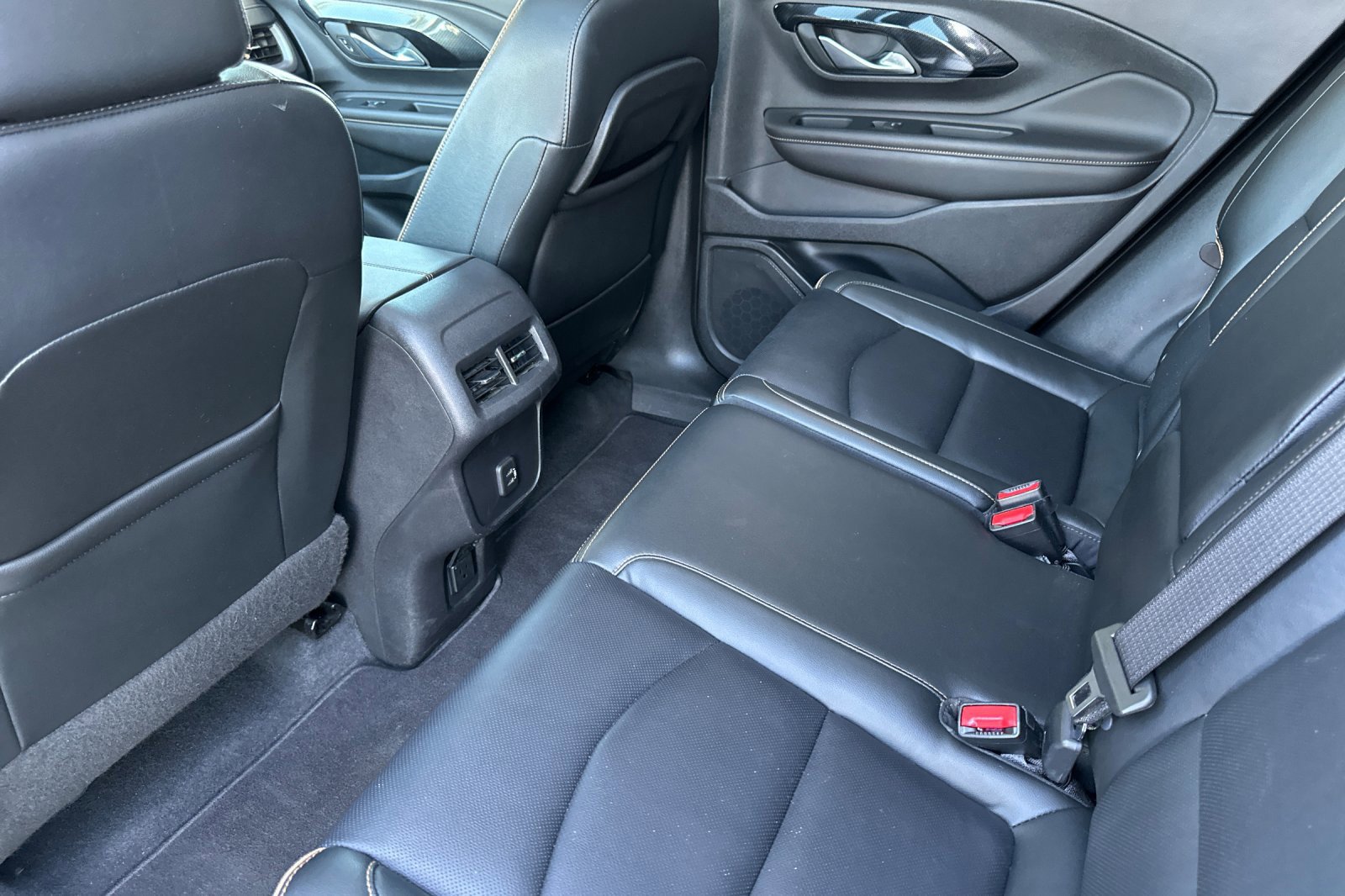 Certified 2022 GMC Terrain AT4 w/ Infotainment Package II AWD/4WD image 13
