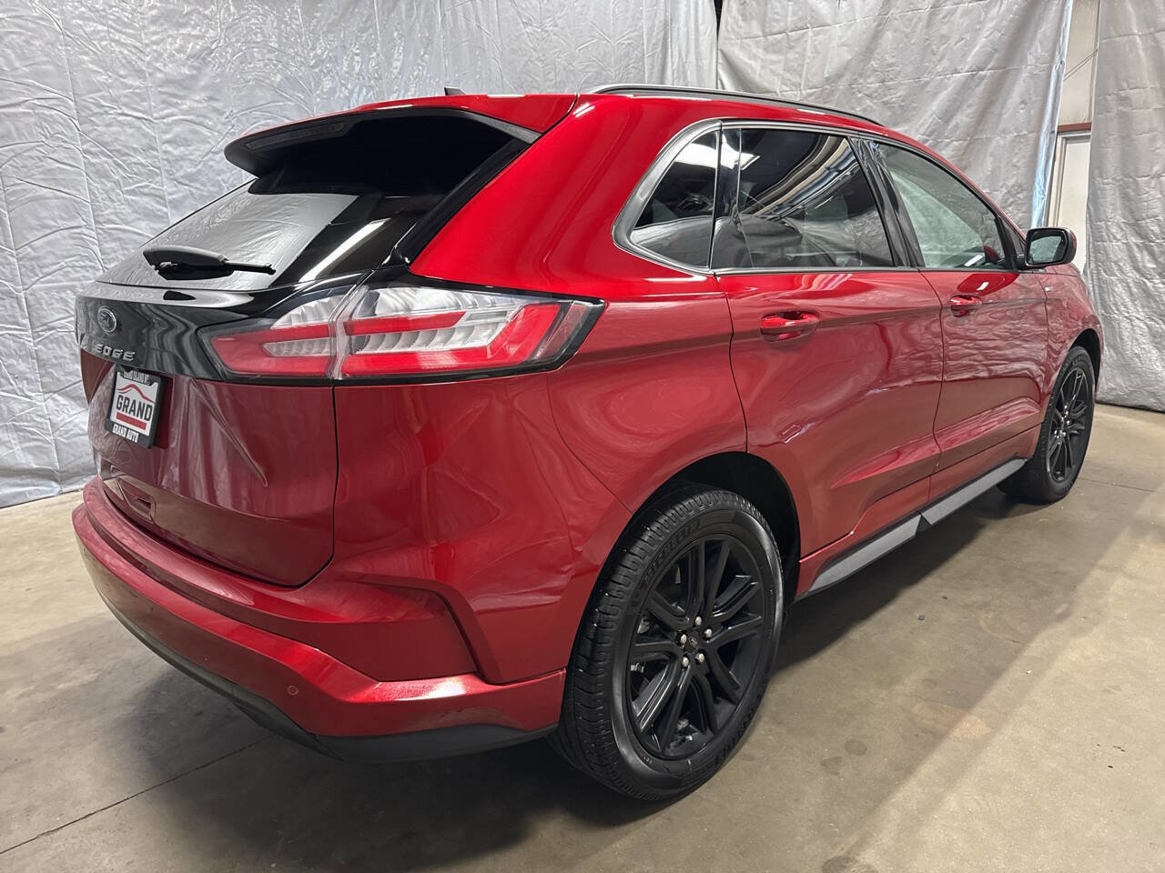 Used 2023 Ford Edge ST-Line image 6