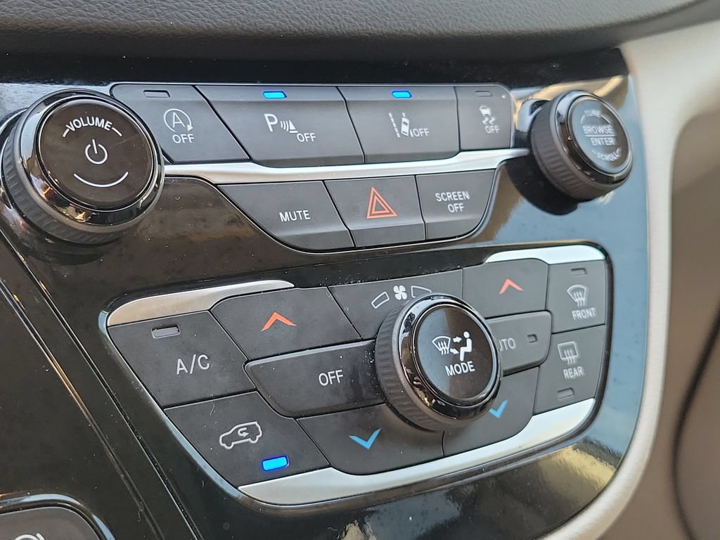 Used 2023 Chrysler Pacifica Touring-L FWD image 30
