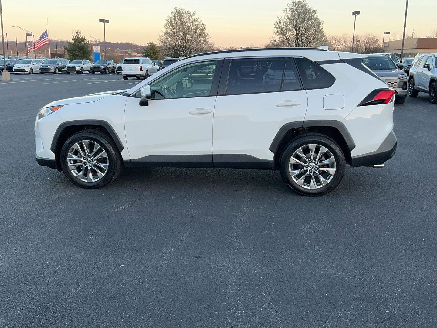 Used 2020 Toyota RAV4 XLE Premium AWD/4WD image 10