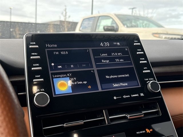 Used 2022 Toyota Avalon Limited image 16