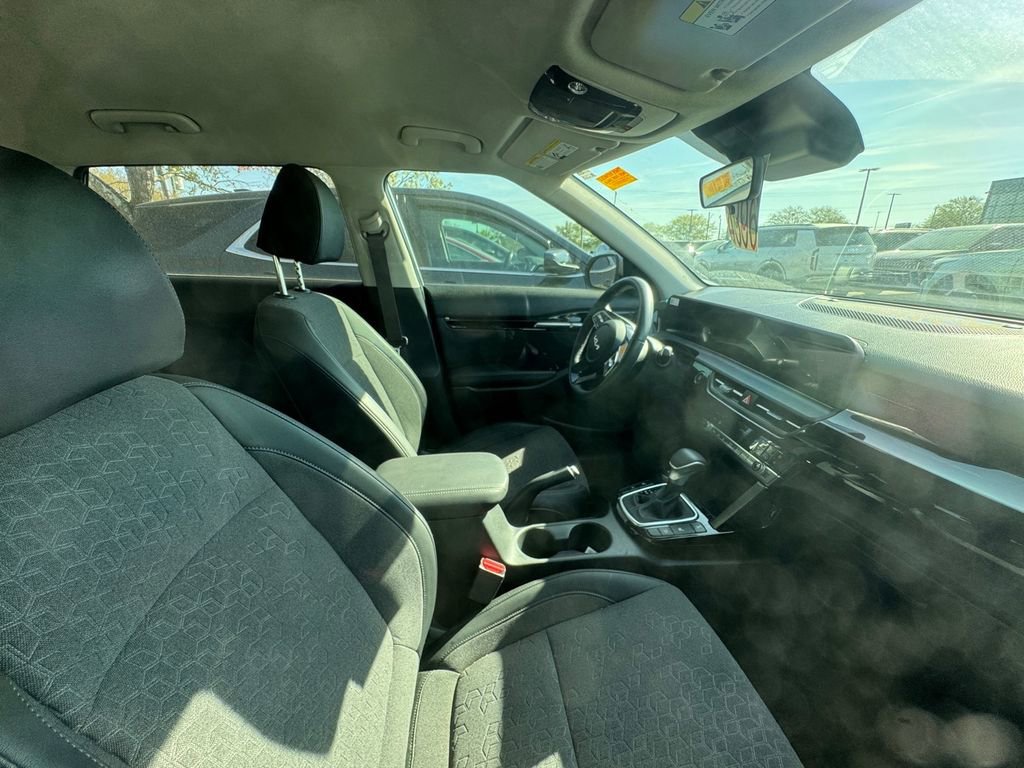 Certified 2025 Kia Seltos S image 3