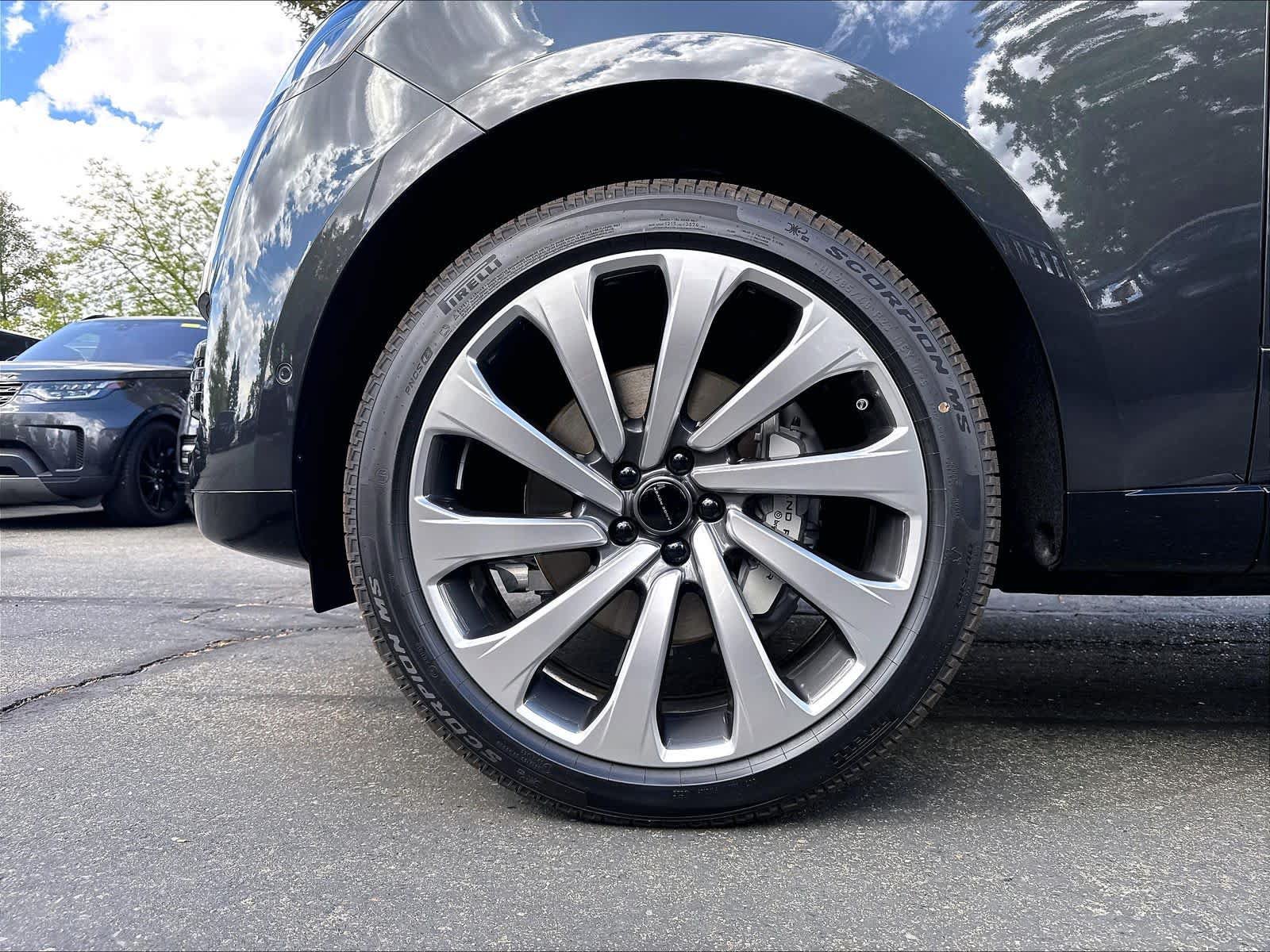 New 2026 Land Rover Range Rover Long Wheelbase SE AWD/4WD image 14