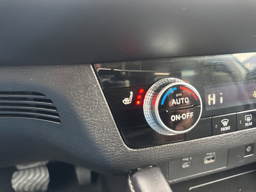 Used 2023 Mitsubishi Outlander SE image 21