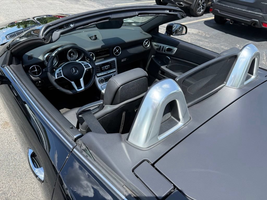 Used 2016 Mercedes-Benz SLK 300 image 17