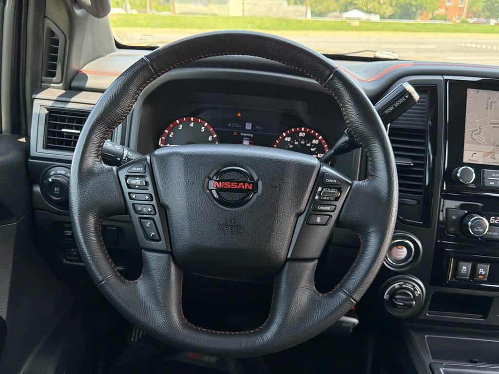 Used 2020 Nissan Titan PRO-4X AWD/4WD image 11