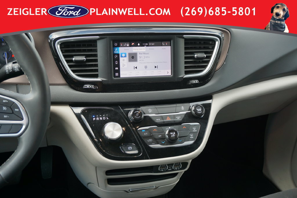 Used 2024 Chrysler Voyager LX FWD image 17