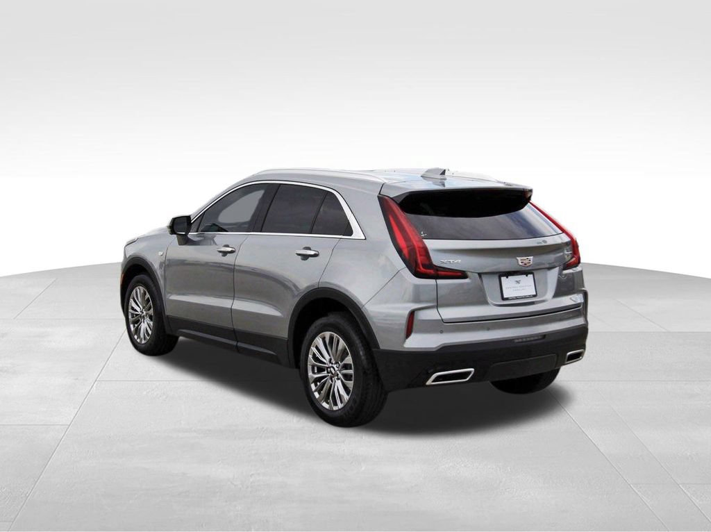 Used 2025 Cadillac XT4 Premium Luxury FWD image 3