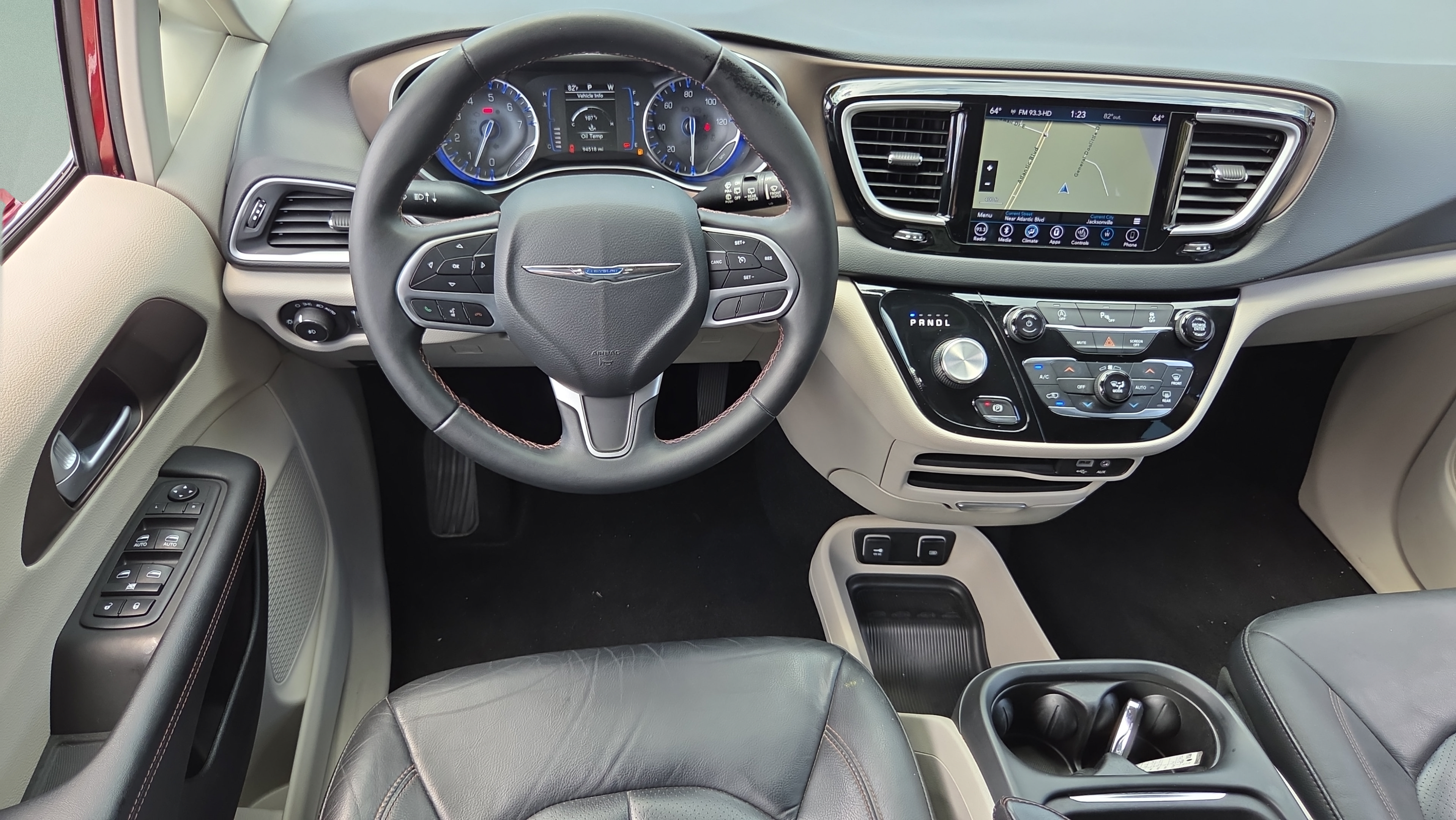 Used 2018 Chrysler Pacifica Touring-L w/ Tire & Wheel Group FWD image 13