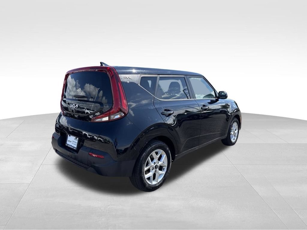 Certified 2022 Kia Soul LX w/ Technology Package FWD image 7