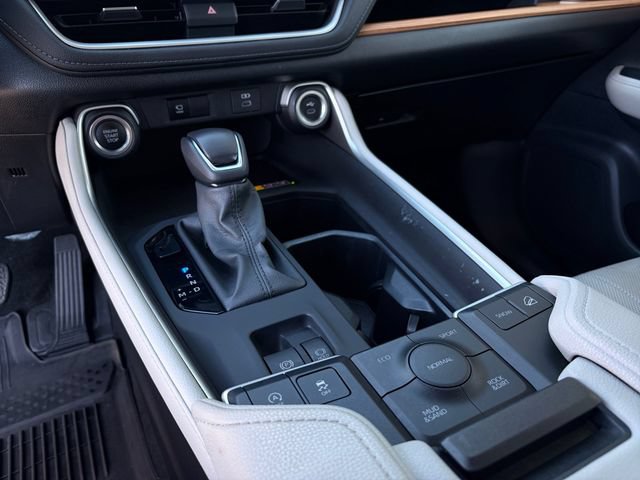 Used 2024 Toyota Grand Highlander AWD image 12