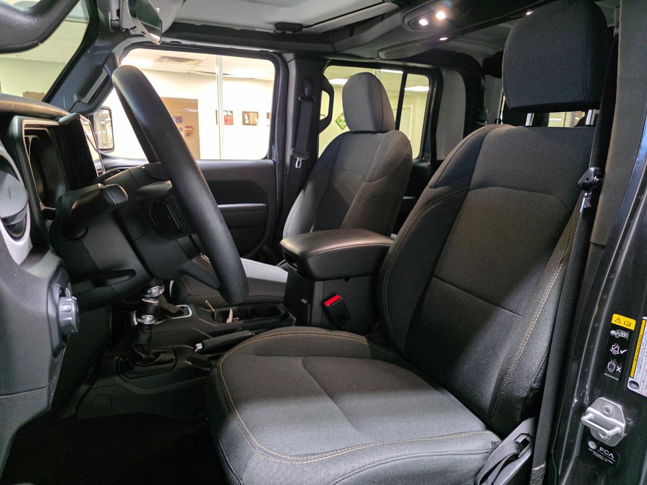 Used 2025 Jeep Gladiator Sport image 16