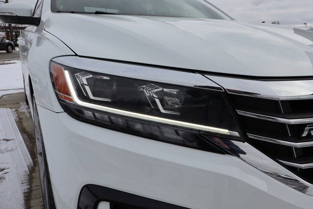 Used 2021 Volkswagen Passat 2.0T R-Line FWD image 4