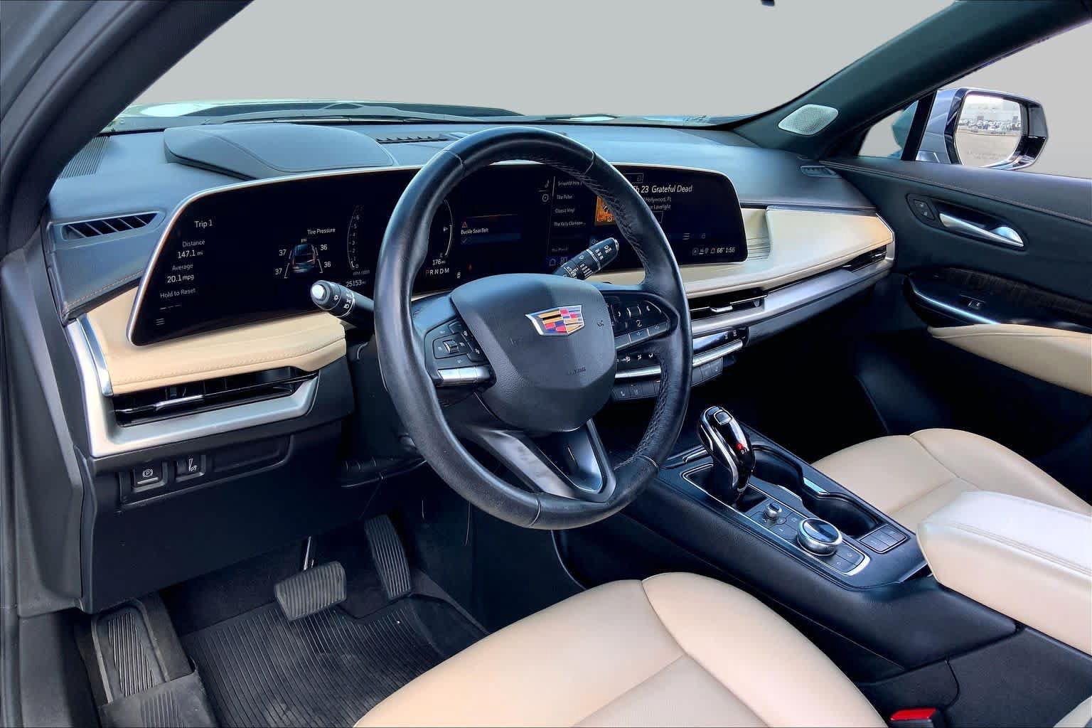 Used 2025 Cadillac XT4 Premium Luxury w/ Technology Package FWD image 17