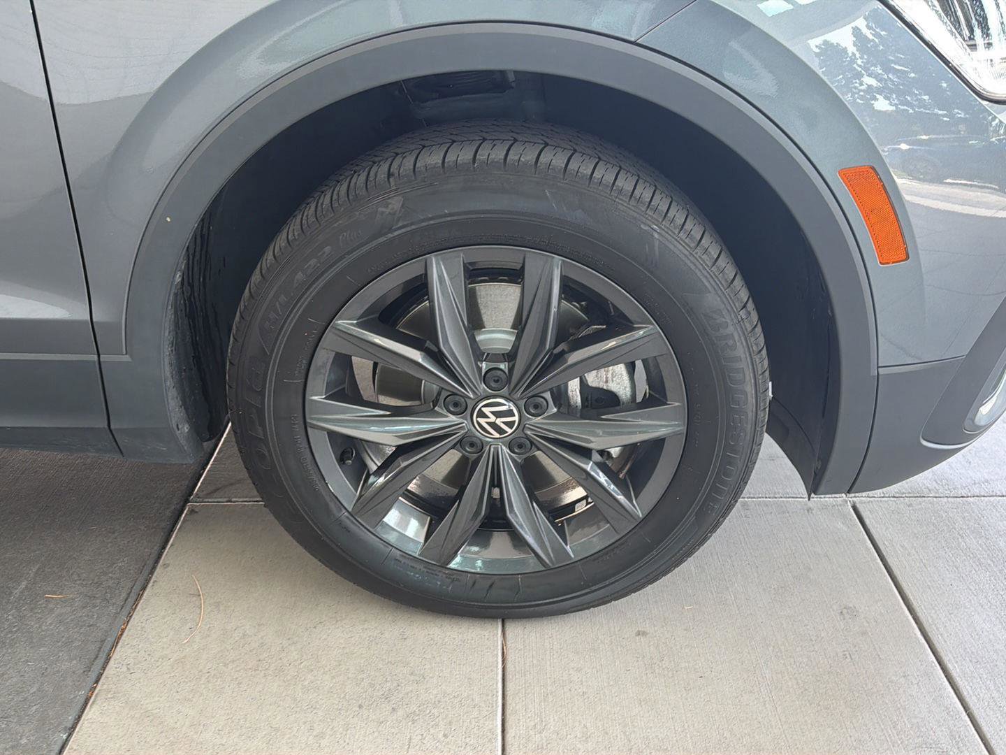 Certified 2024 Volkswagen Tiguan SE w/ Panoramic Sunroof Package AWD/4WD image 10
