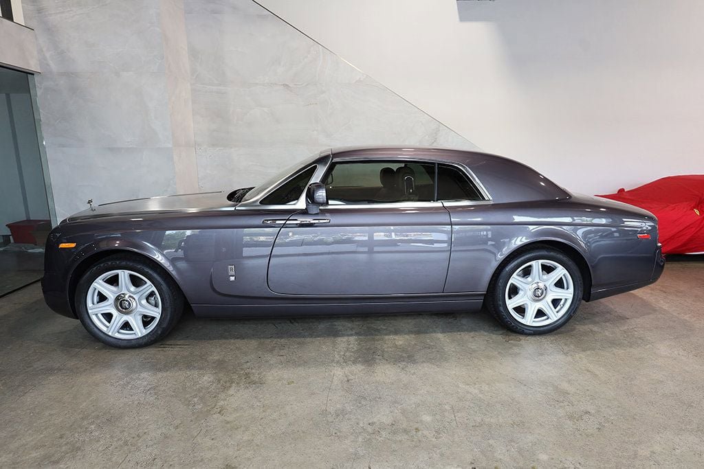 Used 2010 Rolls-Royce Phantom Coupe RWD image 46