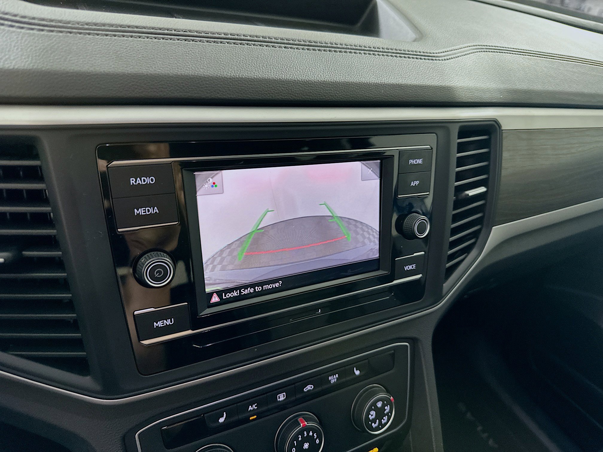 Used 2023 Volkswagen Atlas SE FWD image 22