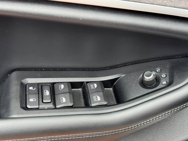 Used 2022 Jeep Grand Cherokee L Limited image 11