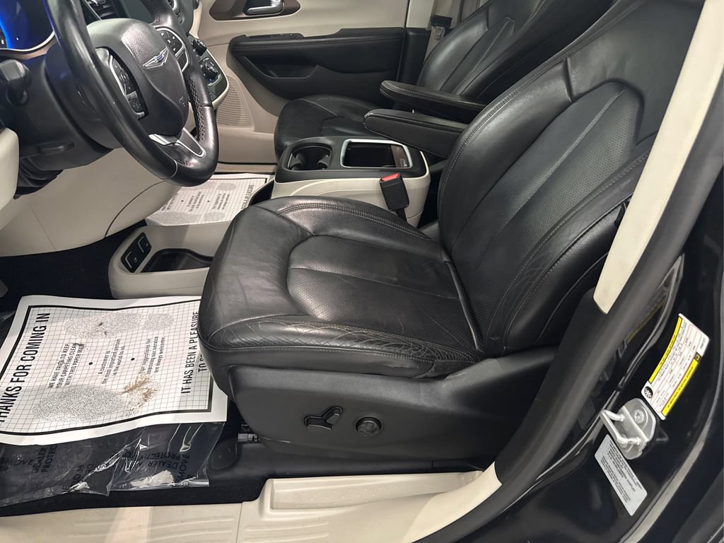 Used 2017 Chrysler Pacifica Touring-L Plus FWD image 30