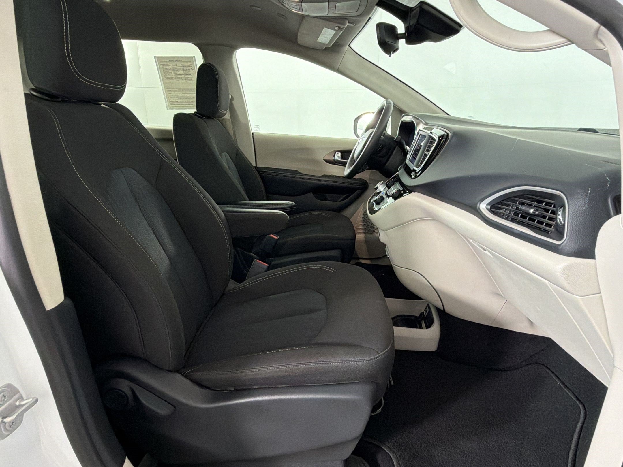 Used 2023 Chrysler Voyager LX FWD image 29