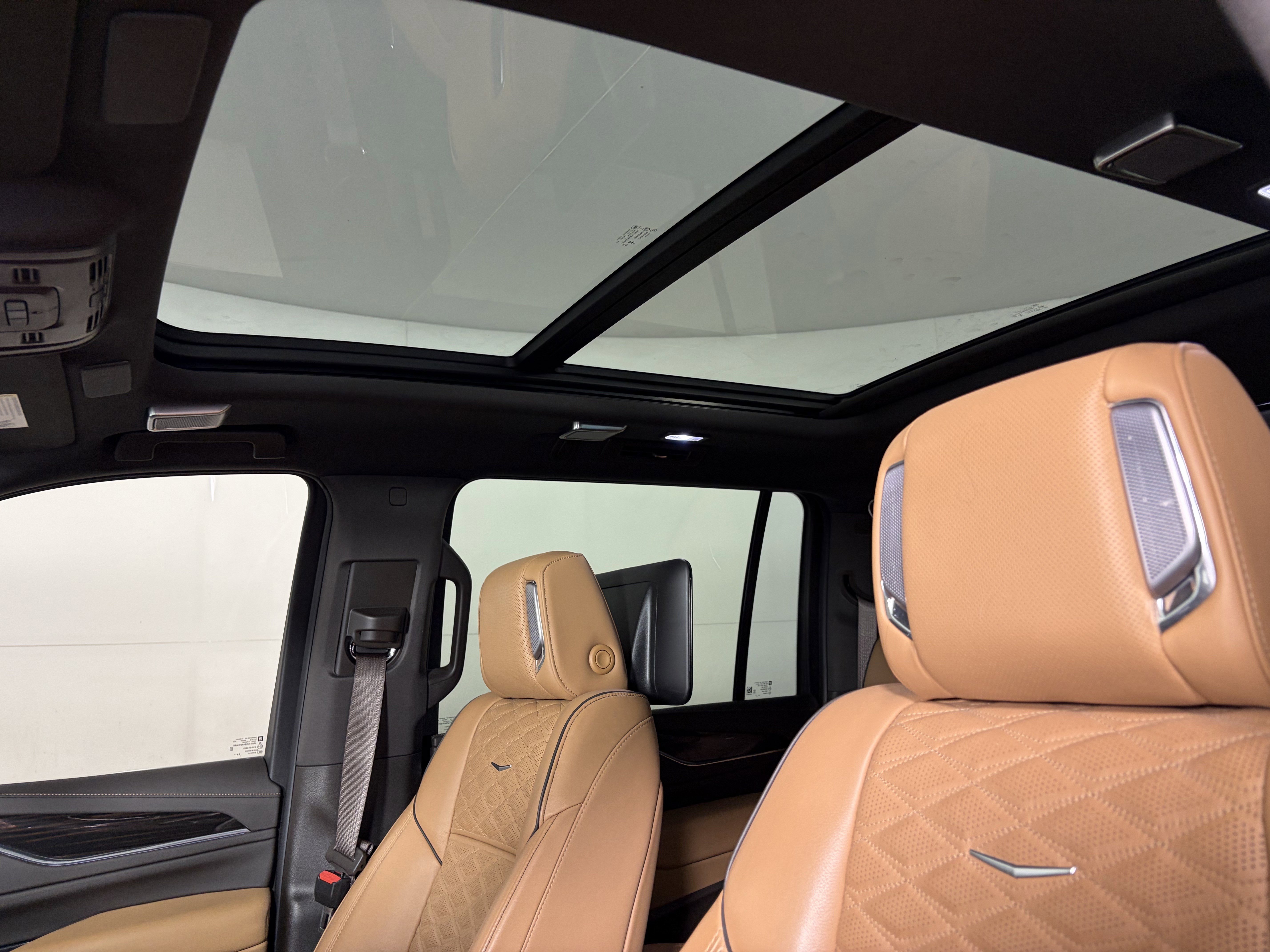 Used 2024 Cadillac Escalade ESV Premium Luxury w/ Performance Package image 7