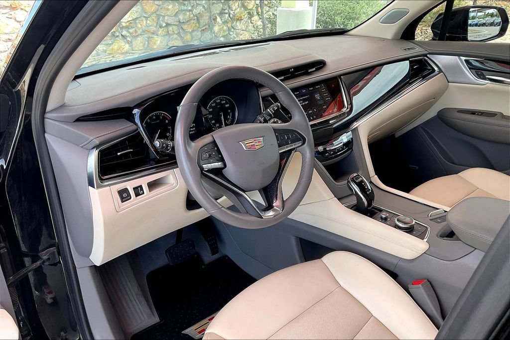 Used 2024 Cadillac XT6 Premium Luxury FWD image 14