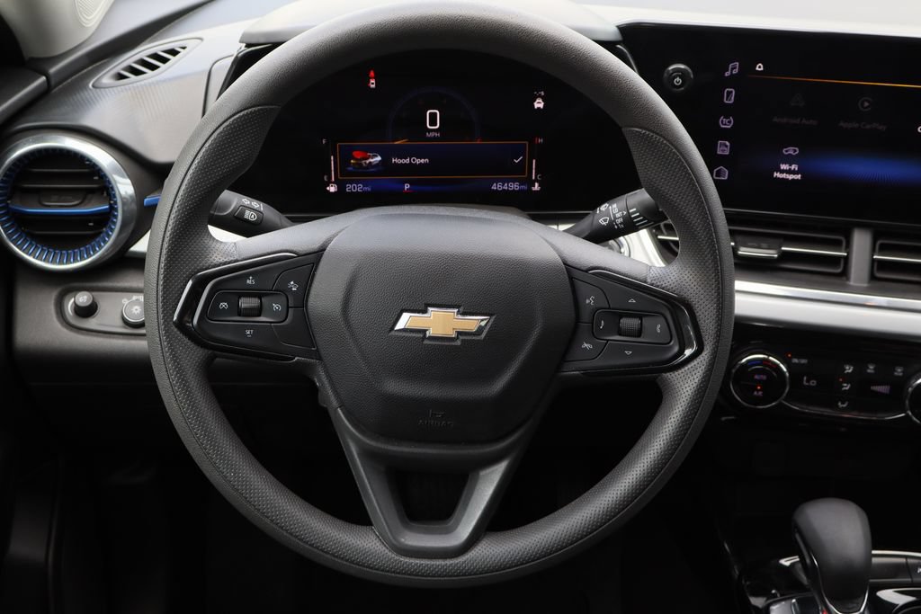 Used 2025 Chevrolet Trax LT FWD image 13