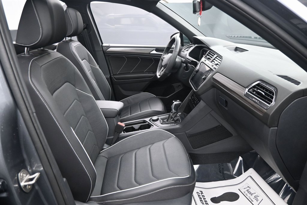 Used 2024 Volkswagen Tiguan SEL R-Line image 36