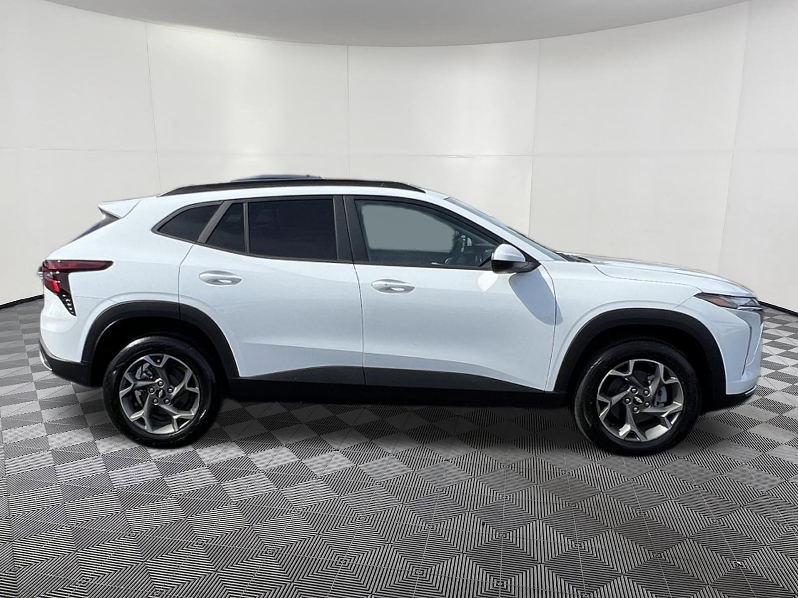 New 2026 Chevrolet Trax LT w/ LT Convenience Package FWD image 7