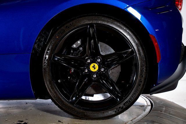 Used 2024 Ferrari SF90 Spider image 18