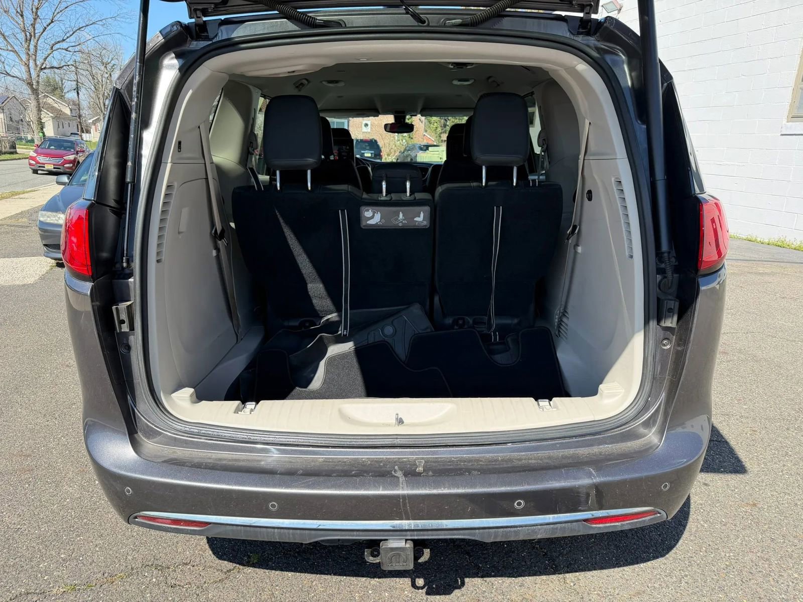 Used 2017 Chrysler Pacifica Touring-L Plus image 18