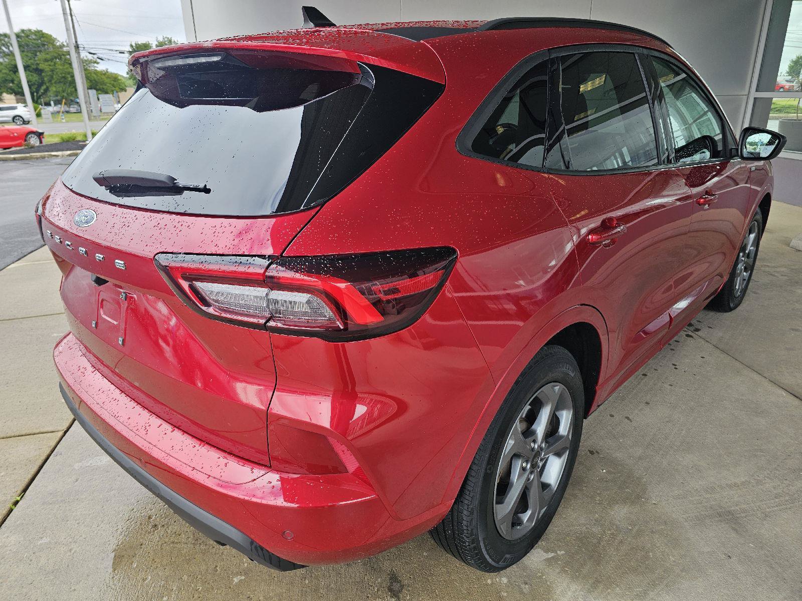 Used 2024 Ford Escape ST-Line w/ Tech Pack #1 FWD image 5