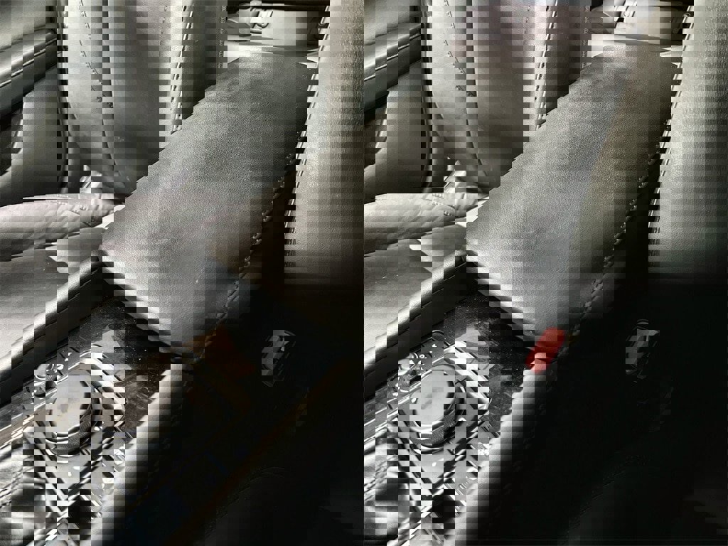 Used 2022 MAZDA MAZDA3 s image 32